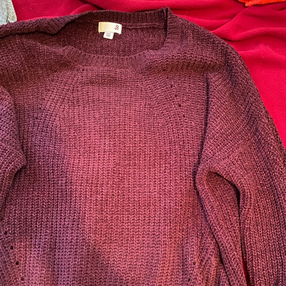 maroon sweater
